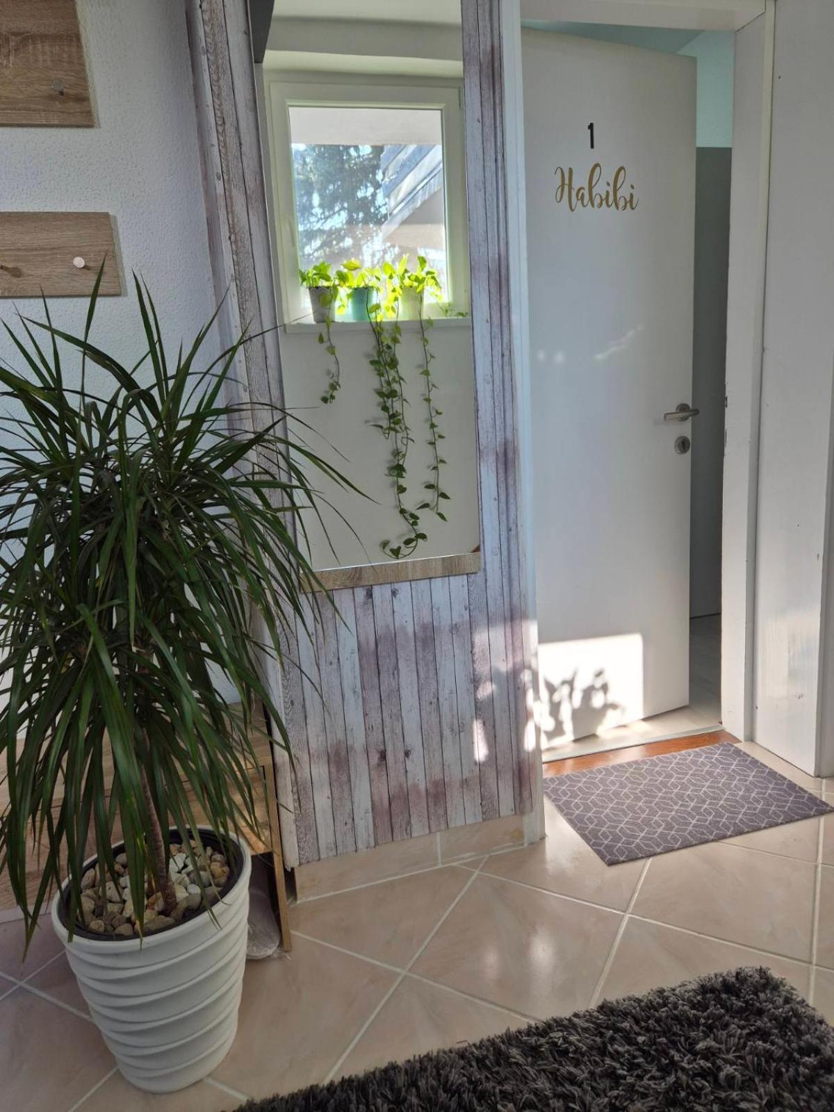 Apartmani Habibi Jalzabet Luaran gambar